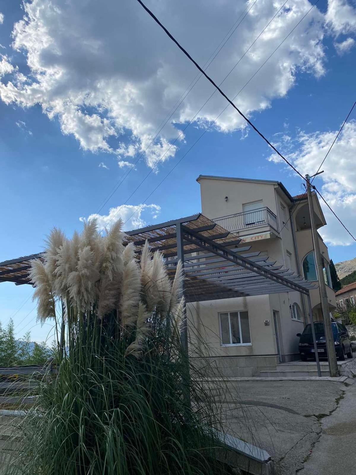 Sun City Apartments Требинє Екстер'єр фото
