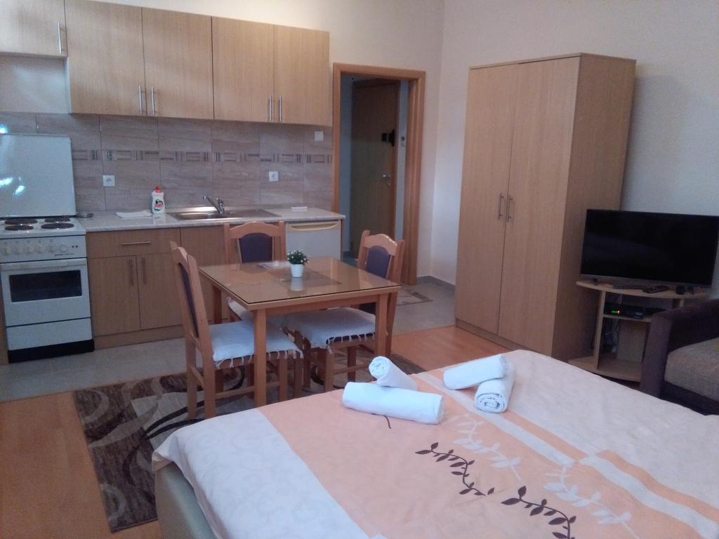 Sun City Apartments Требинє Екстер'єр фото
